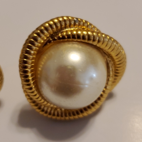 Anne Klein pearl and gold finish Clip earrings - Picture 2 of 4